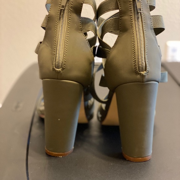 Heels - Picture 3 of 3